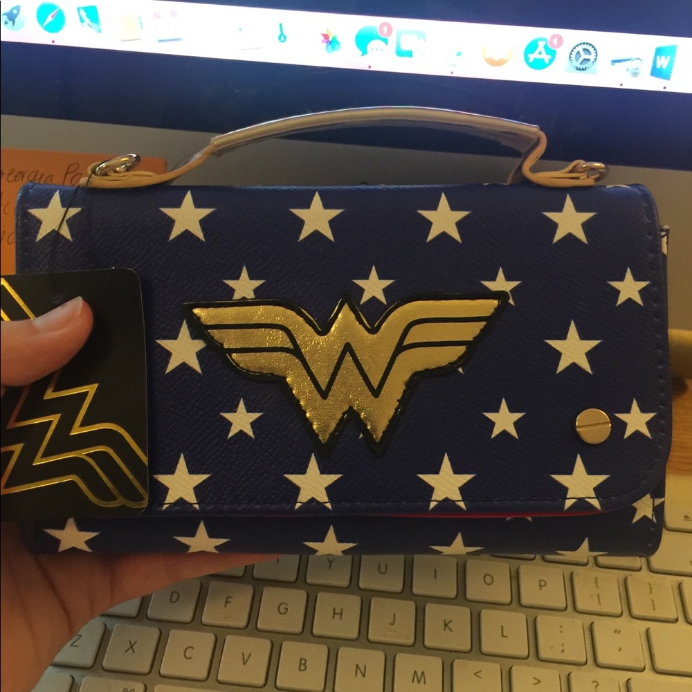 Wonder Woman crossbody